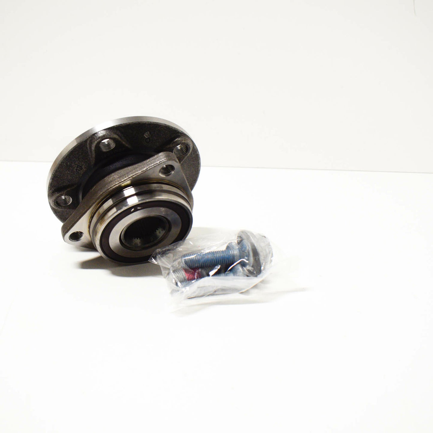 new volkswagen tiguan 5n mk2 front wheel hub bearing 8s0498625a original