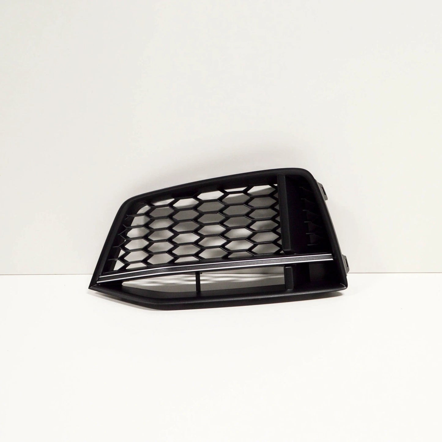 NEW AUDI TT FV FRONT BUMPER LEFT GRILLE 8S0807681A3Q7