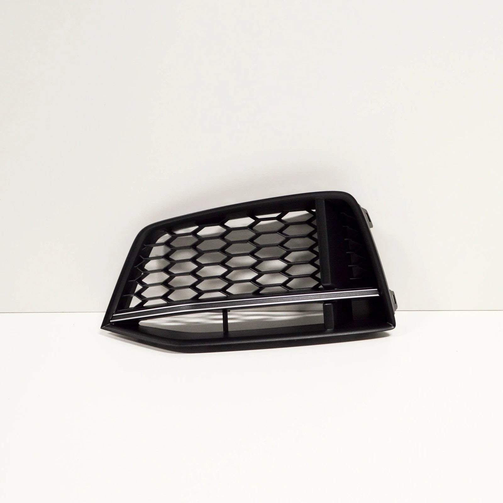 NEW AUDI TT FV FRONT BUMPER LEFT GRILLE 8S0807681A3Q7