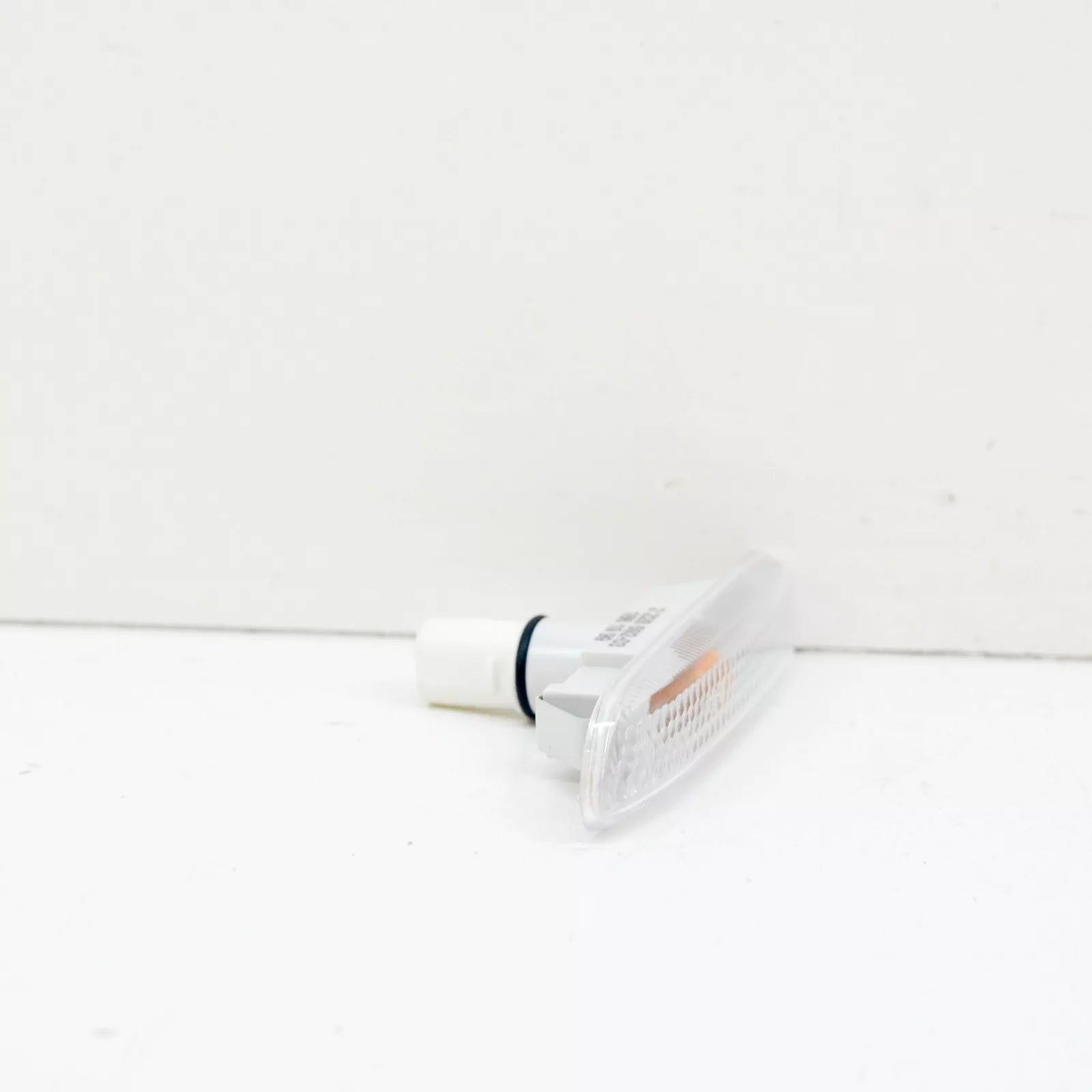 NEW BMW 3 E46 FRONT RIGHT WHITE TURN INDICATOR LAMP 63132228592 2228592 ORIGINAL