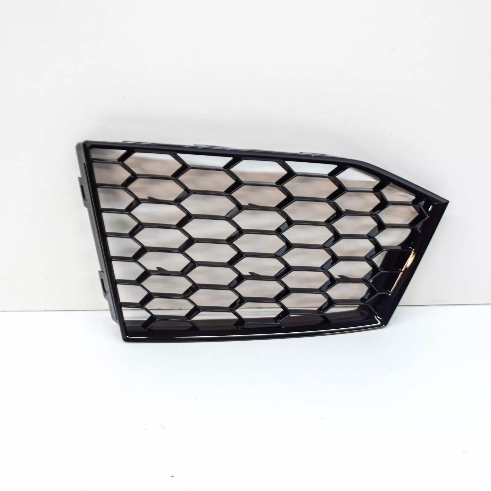 NEW AUDI TT RS 8S FRONT BUMPER LEFT SIDE AIR VENT GRILLE 8S0807681FT94