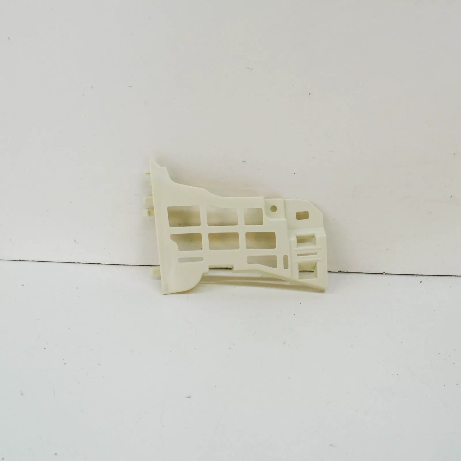 NEW BMW 7 G11 G12 FRONT RIGHT BUMPER BOTTOM GUIDE 51117475193 7475193 ORIGINAL