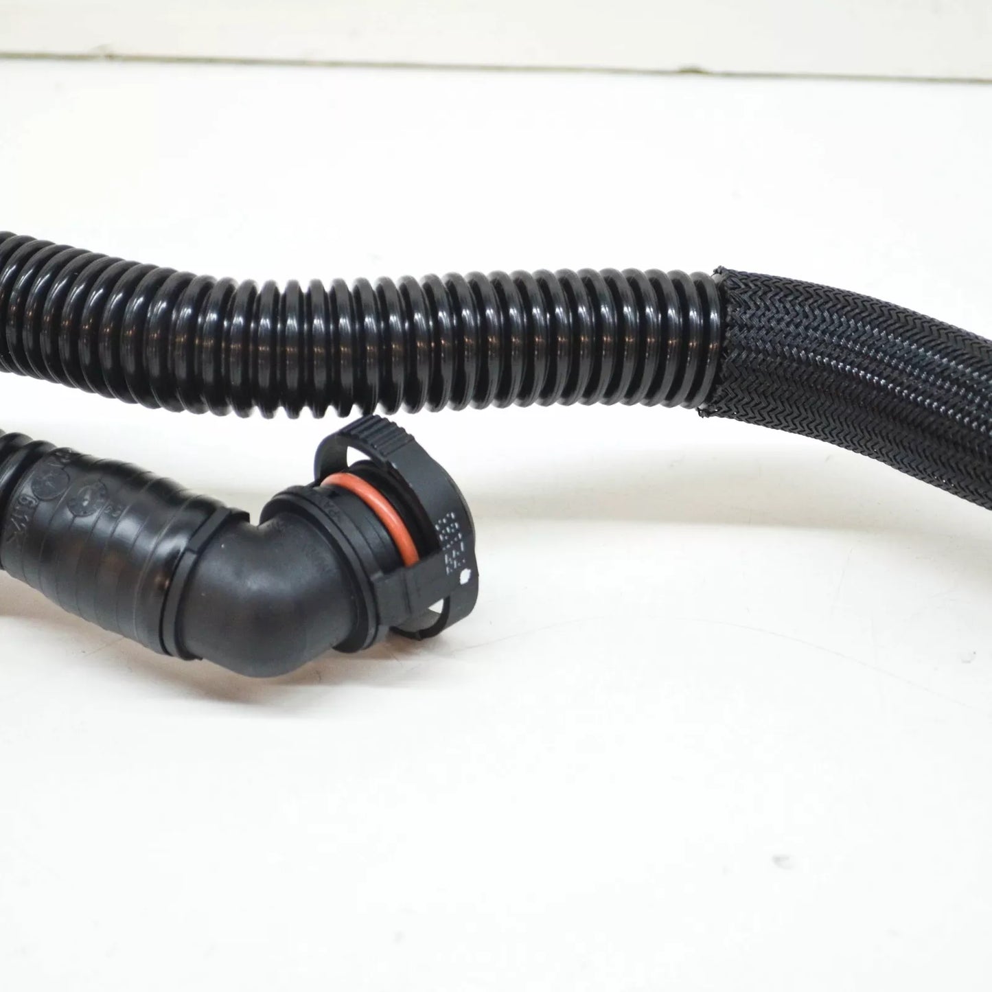 NEW AUDI A4 B9 ENGINE VENT PIPE HOSE 06M103210EB