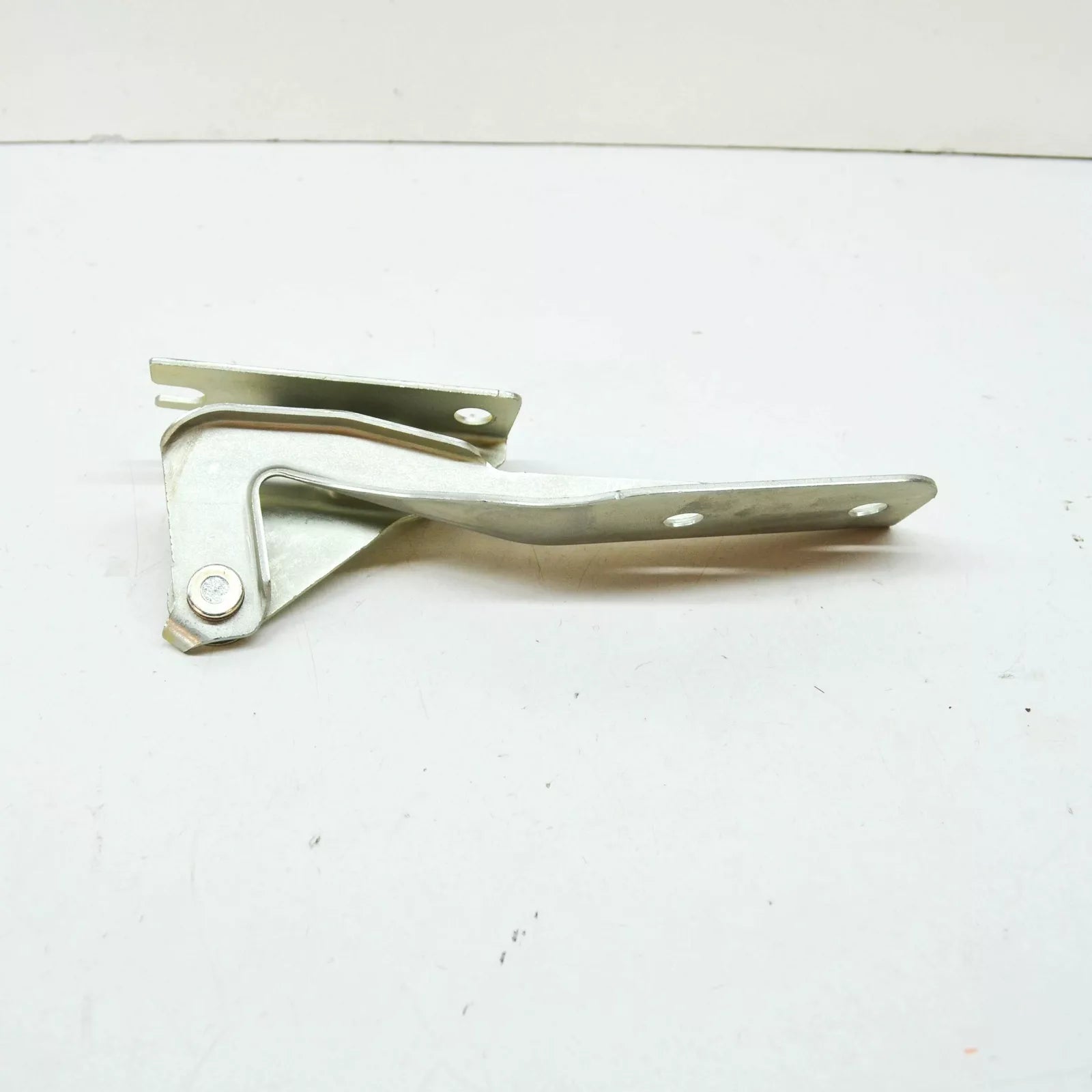 NEW VOLKSWAGEN E-UP FRONT RIGHT BONNET HOOD HINGE 1S0823302