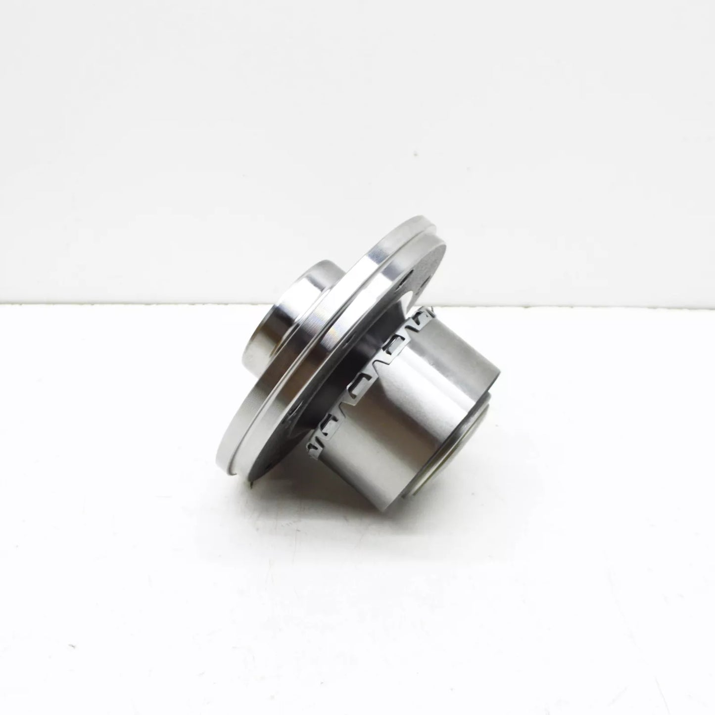 NEW VW TRANSPORTER T5 REAR WHEEL HUB WITH BEARING 7H0401611H ORIGINAL