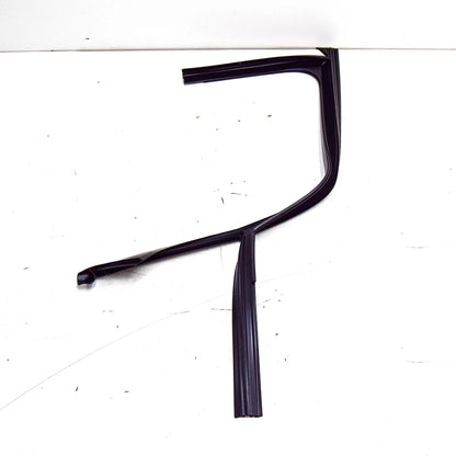 NEW MERCEDES-BENZ C W205 FRONT RIGHT DOOR WINDOW SEAL A2057256600 ORIGINAL