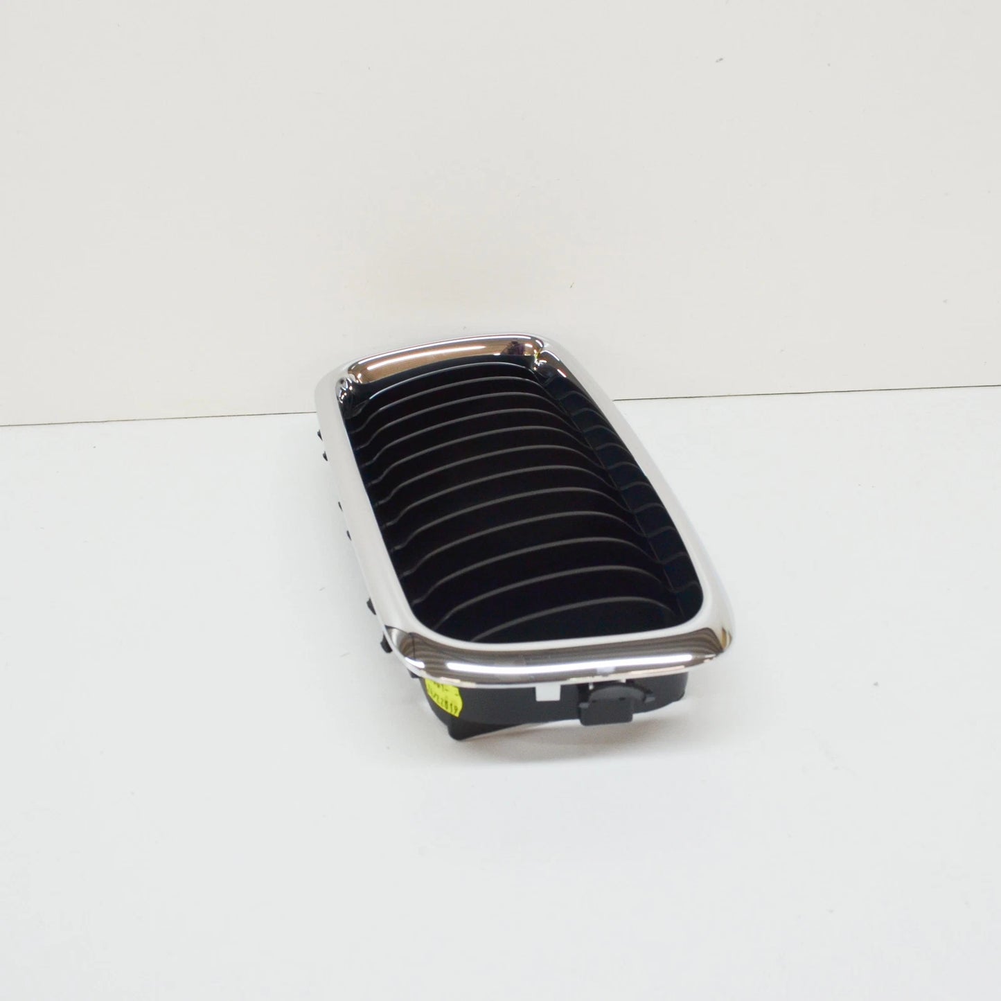 NEW BMW E38 SEDAN FRONT RADIATOR KIDNEY GRILLE LEFT 8231593 51138231593 ORIGINAL