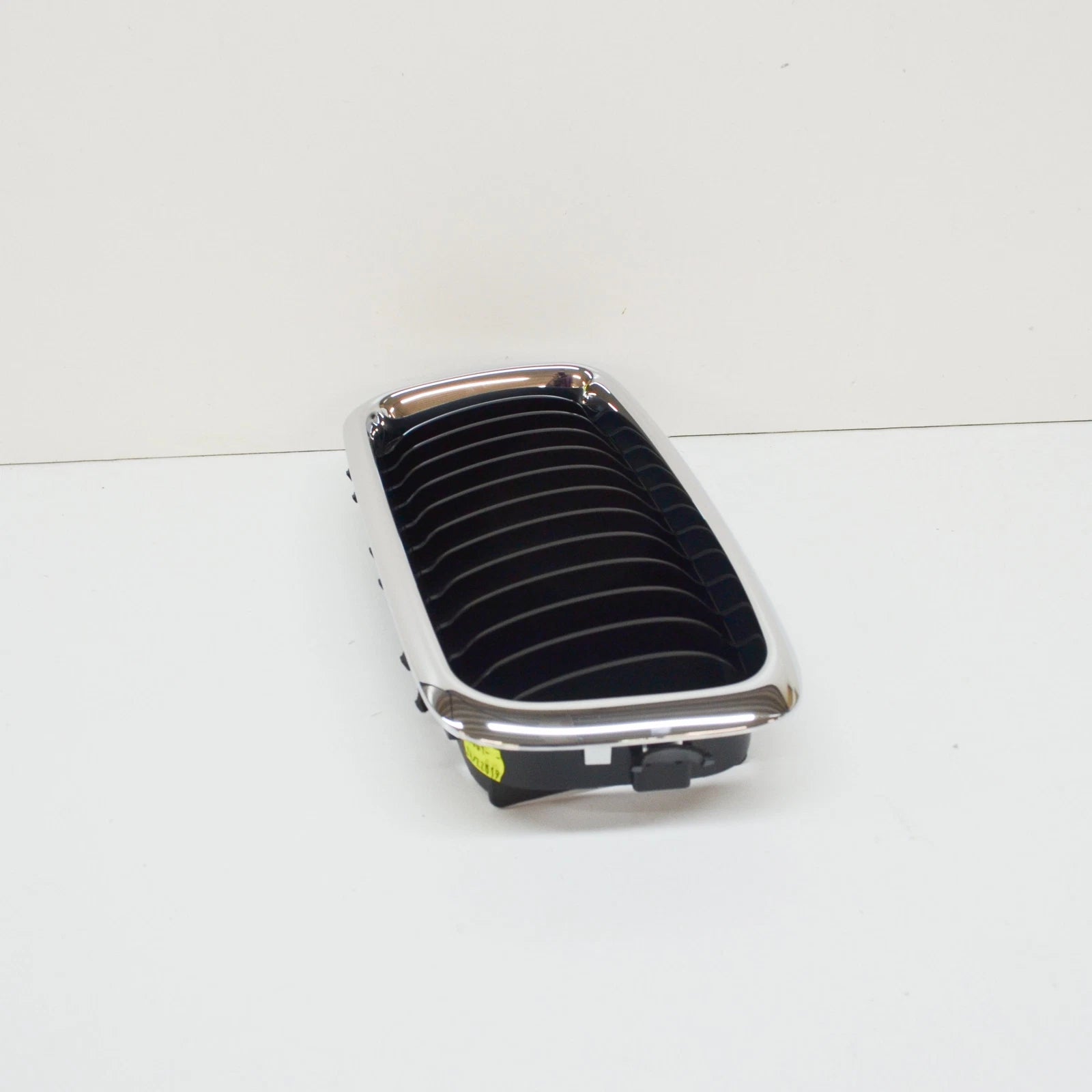 NEW BMW E38 SEDAN FRONT RADIATOR KIDNEY GRILLE LEFT 8231593 51138231593 ORIGINAL