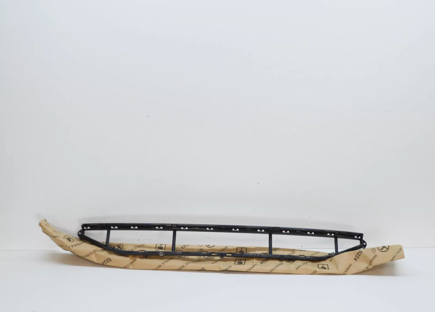 NEW AUDI E-TRON SPORTBACK GEA FRONT BUMPER CENTER LOWER GRILLE 4KE8076479B9