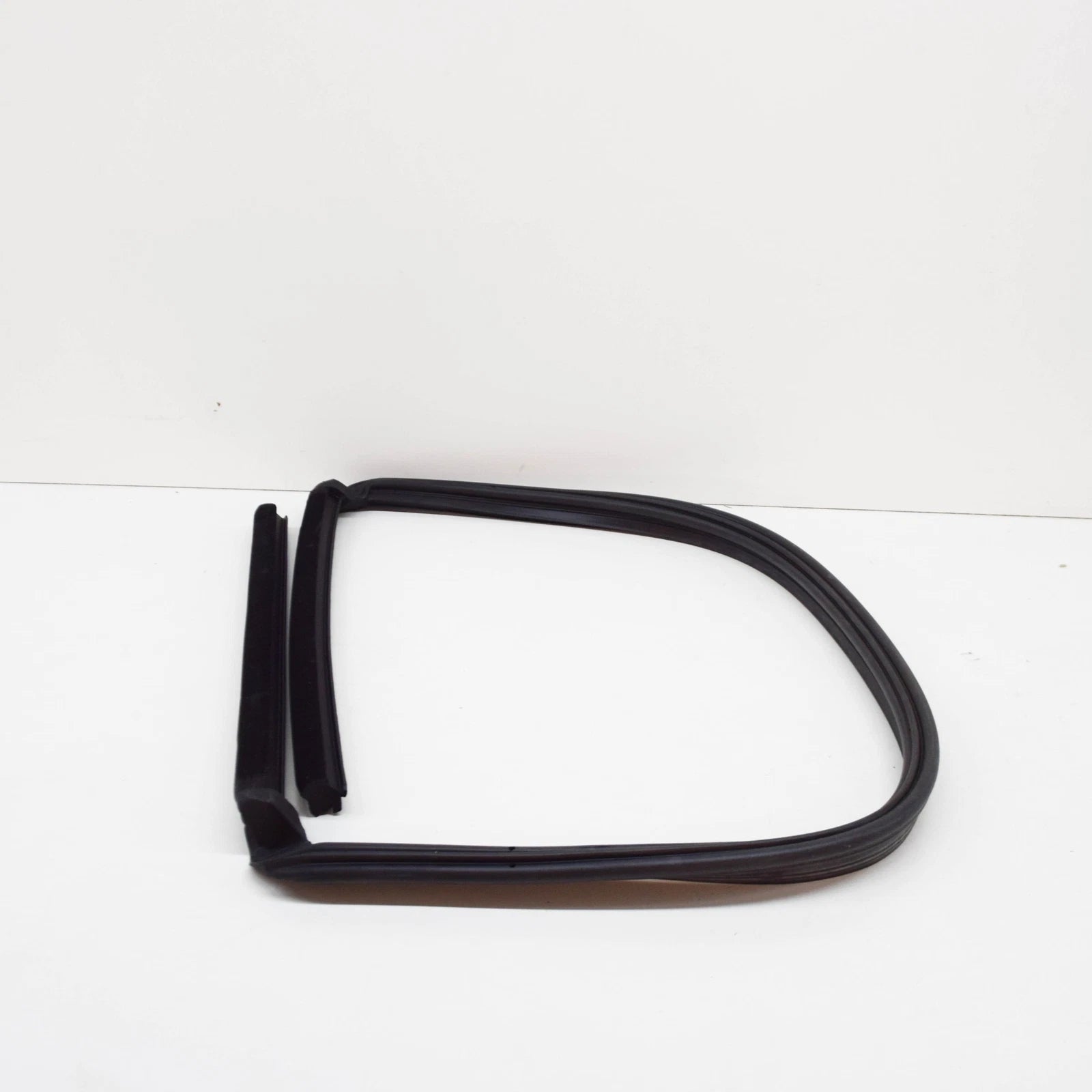 NEW BMW 3 E30 CONVERTIBLE TOP RUBBER SEAL 54318100908 8100908 ORIGINAL