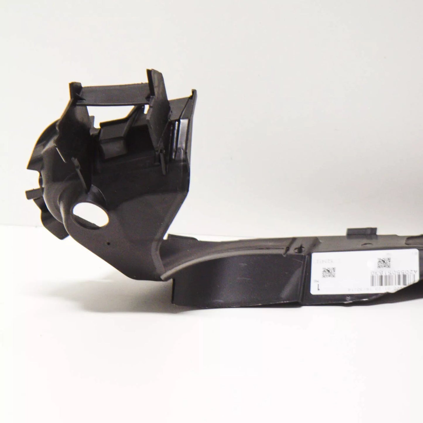 NEW MERCEDES BENZ C W205 FRONT GRILLE AIR DUCT BRACKET A2055051830