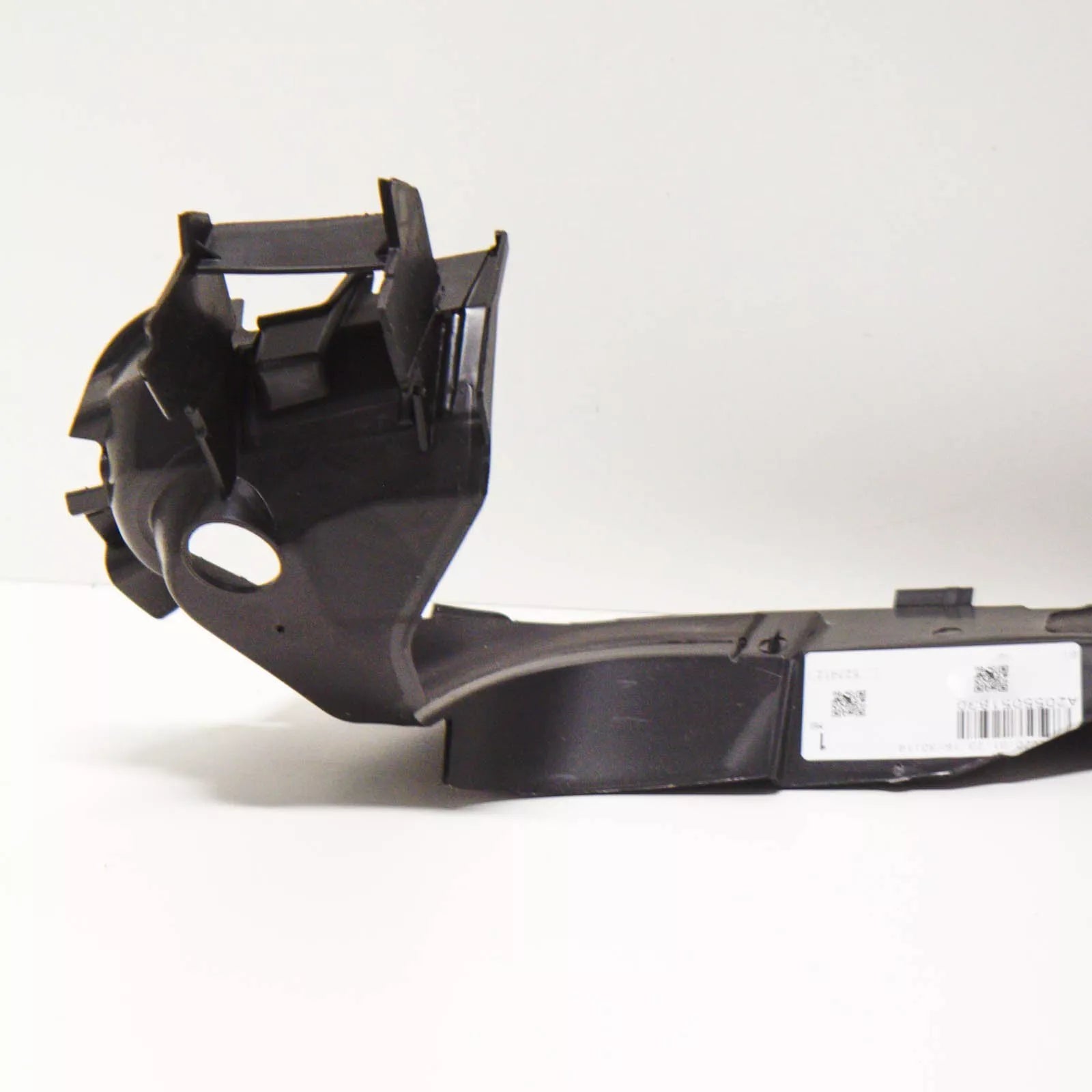 NEW MERCEDES BENZ C W205 FRONT GRILLE AIR DUCT BRACKET A2055051830