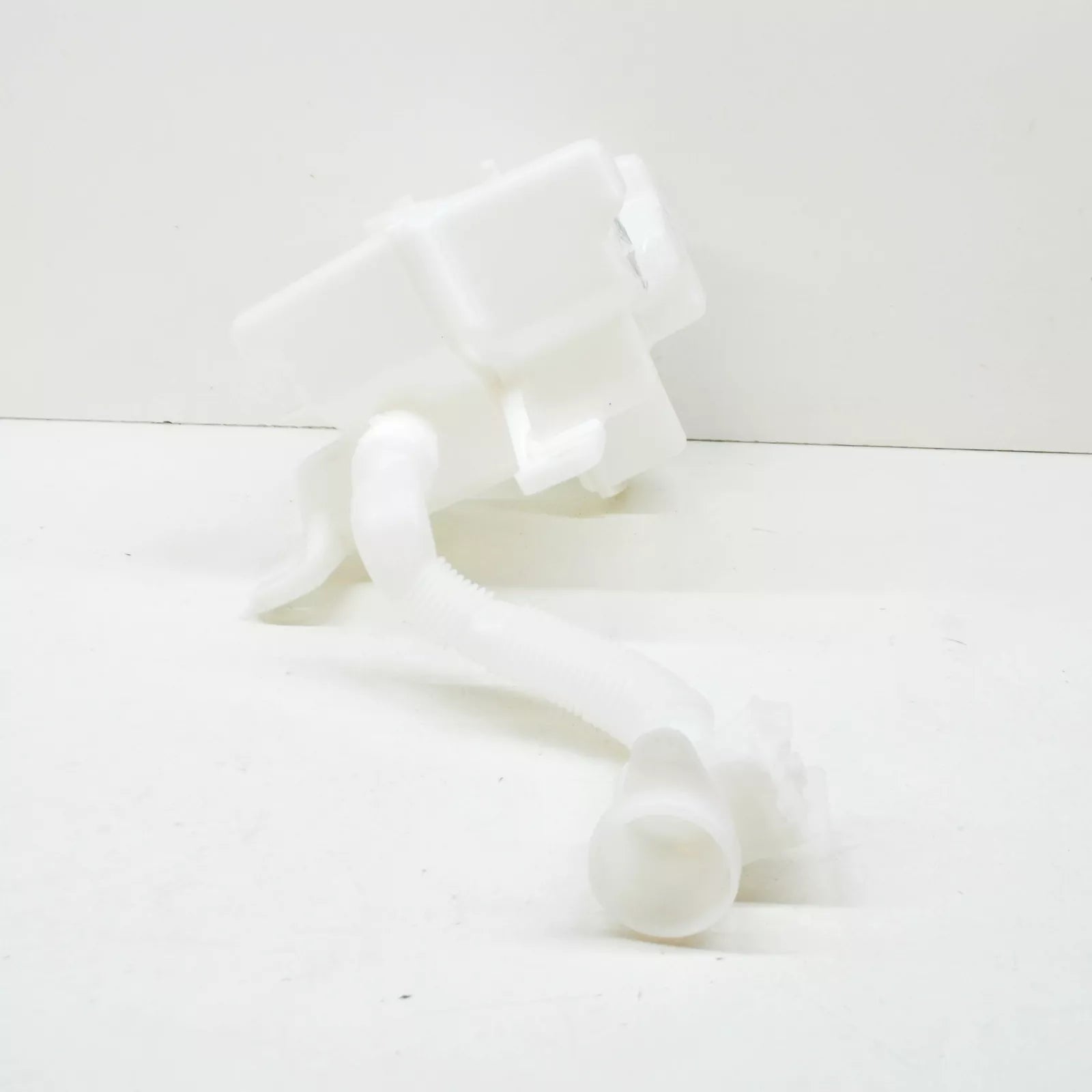 NEW VOLKSWAGEN GOLF MK7 WINDSHIELD WASHER RESERVOIR TANK 5G0955453AE ORIGINAL