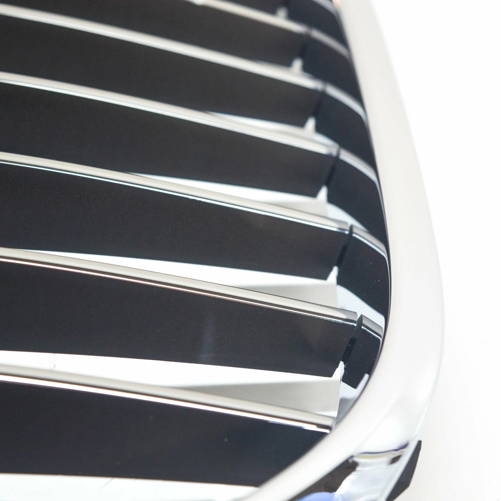 NEW BMW 5 G30 FRONT RIGHT KIDNEY GRILLE 51137473692 ORIGINAL