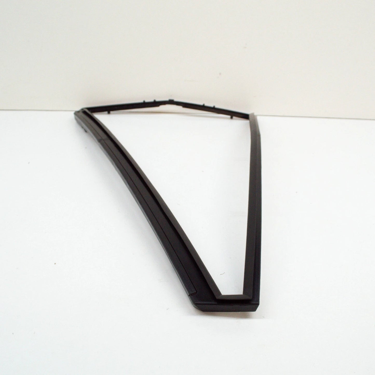 NEW BMW X5 E53 REAR LEFT DOOR WINDOW FIXED FRAME 51348402575 8402575 ORIGINAL
