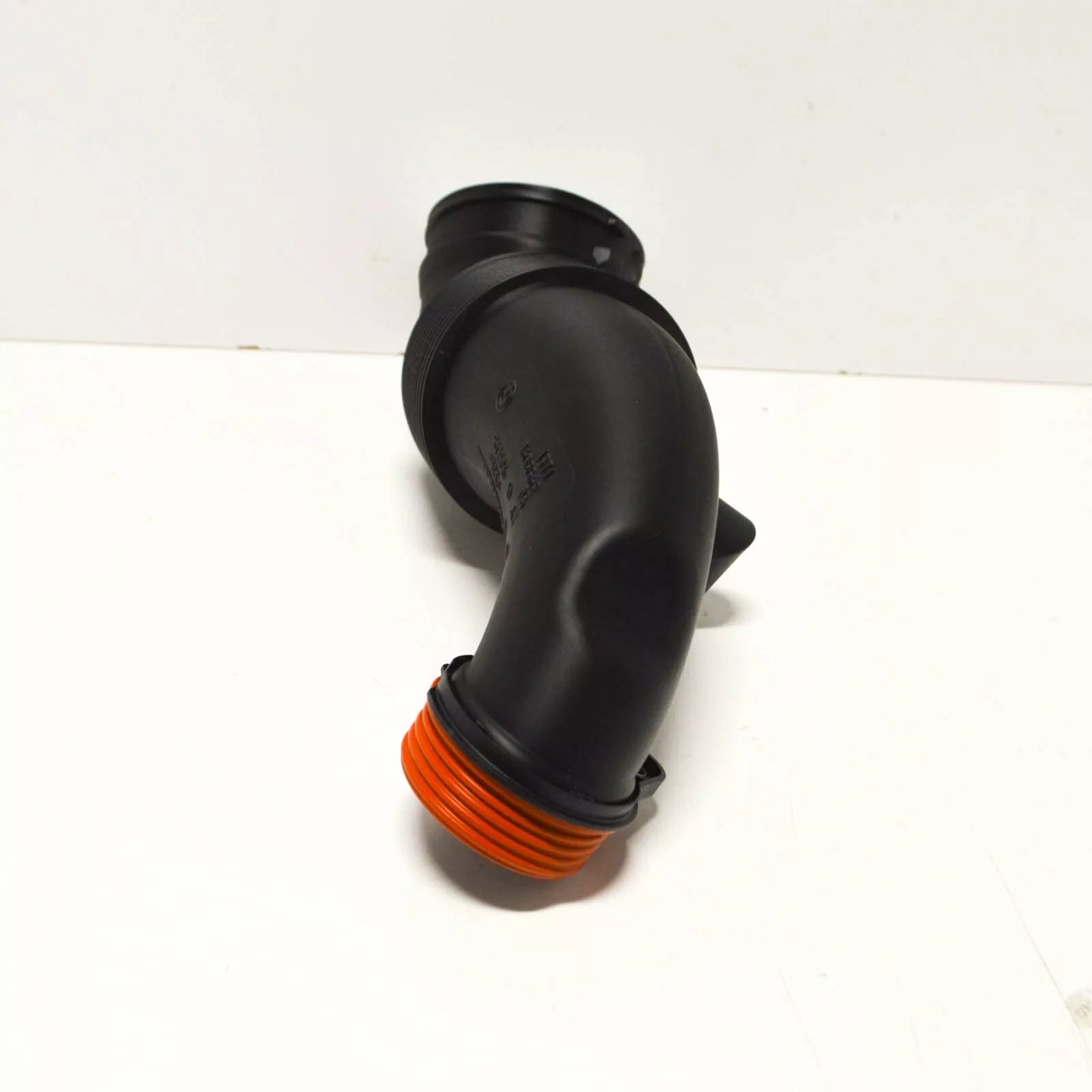 NEW BMW X5 F15 F85 RIGHT AIR INTAKE BOOT PIPE 13717638568 ORIGINAL