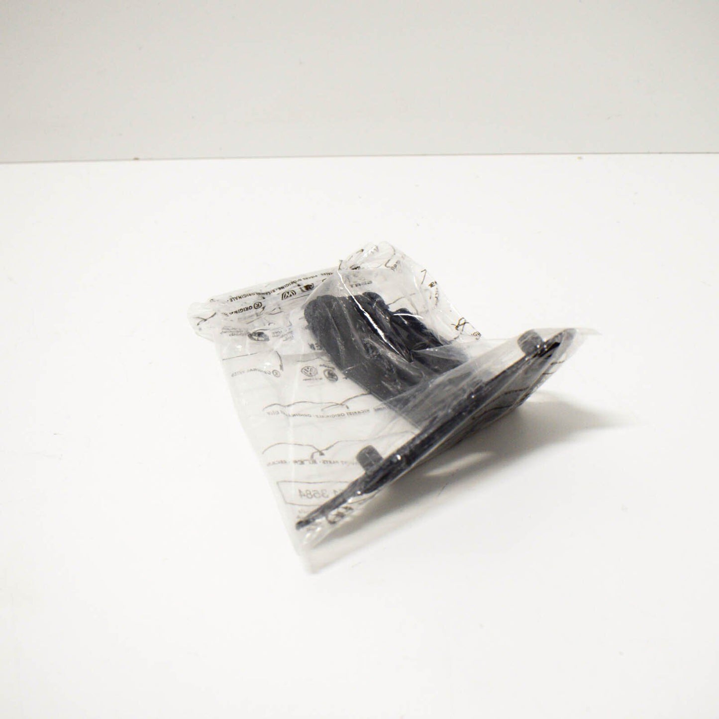 NEW VOLKSWAGEN GOLF MK7 FRONT LEFT FENDER BRACKET 5G0821135B ORIGINAL