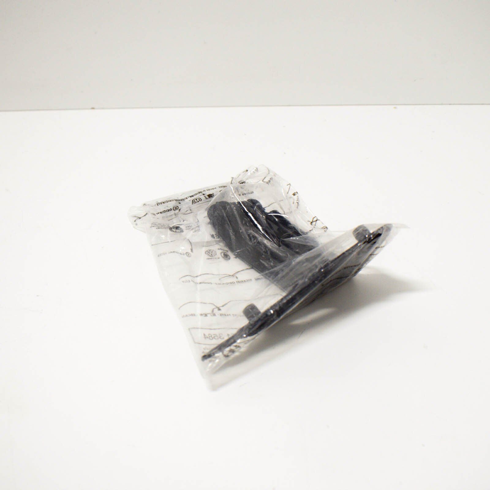 NEW VOLKSWAGEN GOLF MK7 FRONT LEFT FENDER BRACKET 5G0821135B ORIGINAL