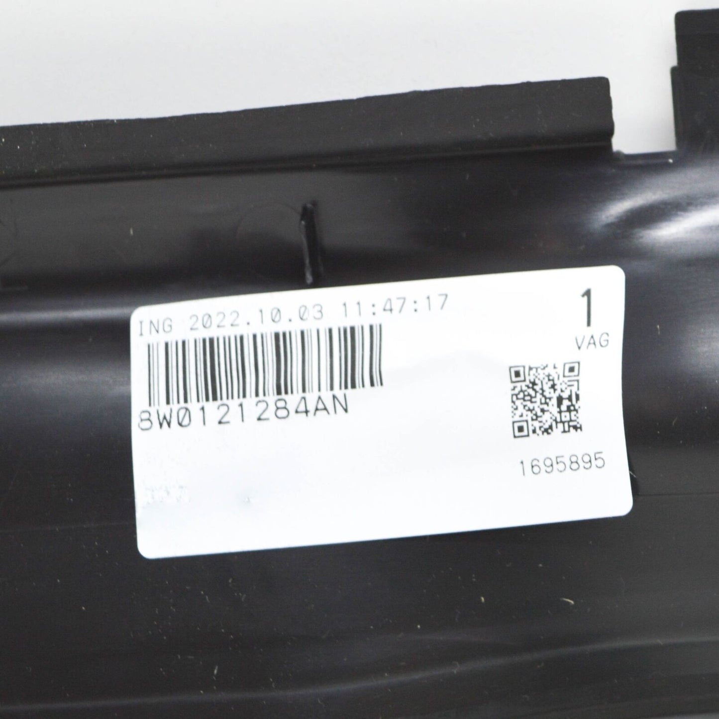 NEW AUDI A4 B9 RADIATOR FAN RIGHT AIR GUIDE 8W0121284AN ORIGINAL