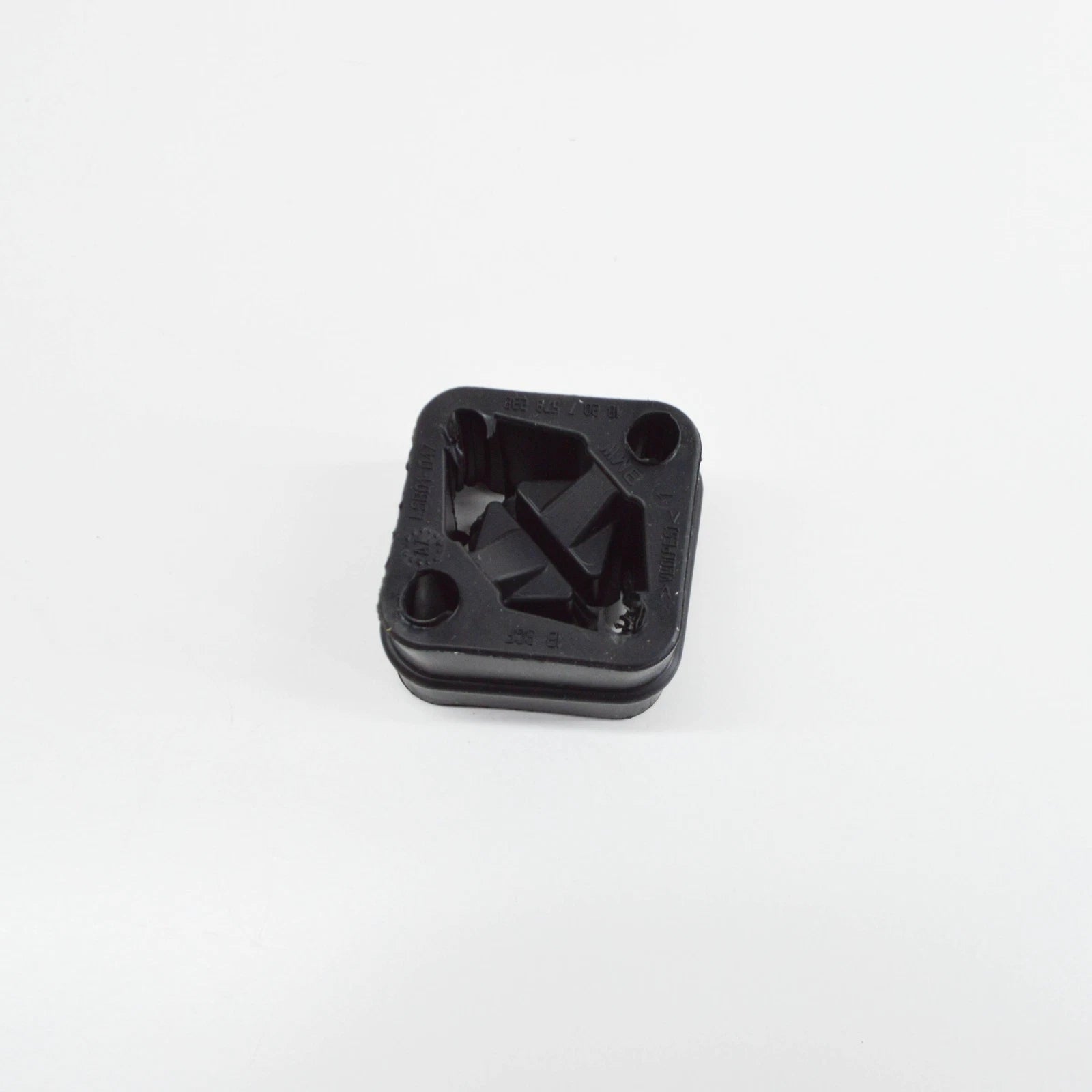 NEW BMW 1 E81 REAR EXHAUST SYSTEM RUBBER MOUNTING 18207578238 ORIGINAL