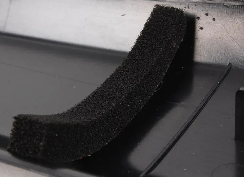 NEW BMW 5 E39 EXTERIOR UPPER TRUNK LID TRIM 51498190693 8190693 ORIGINAL