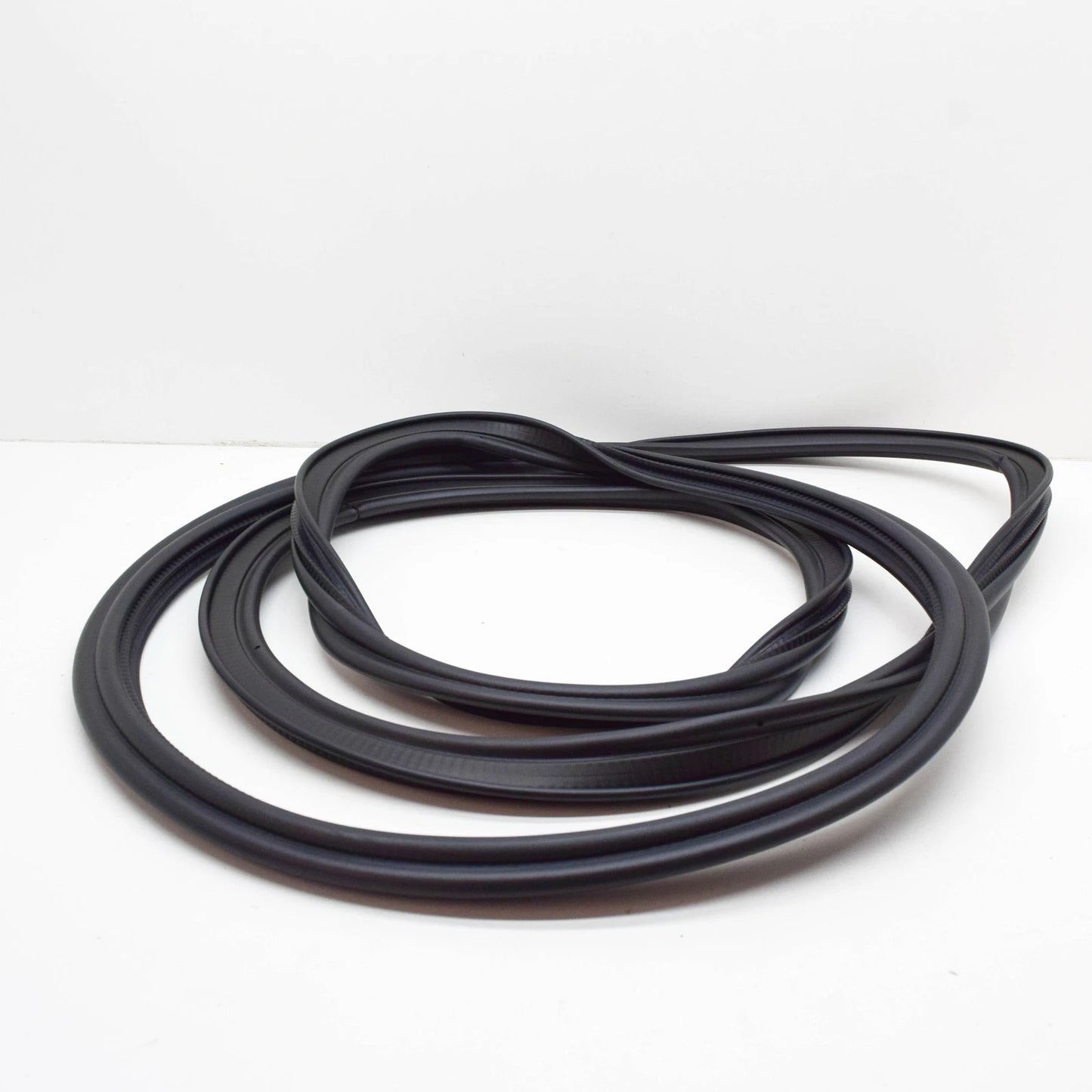 NEW AUDI Q5 8R REAR HATCH SEAL RUBBER 8R0827705E ORIGINAL