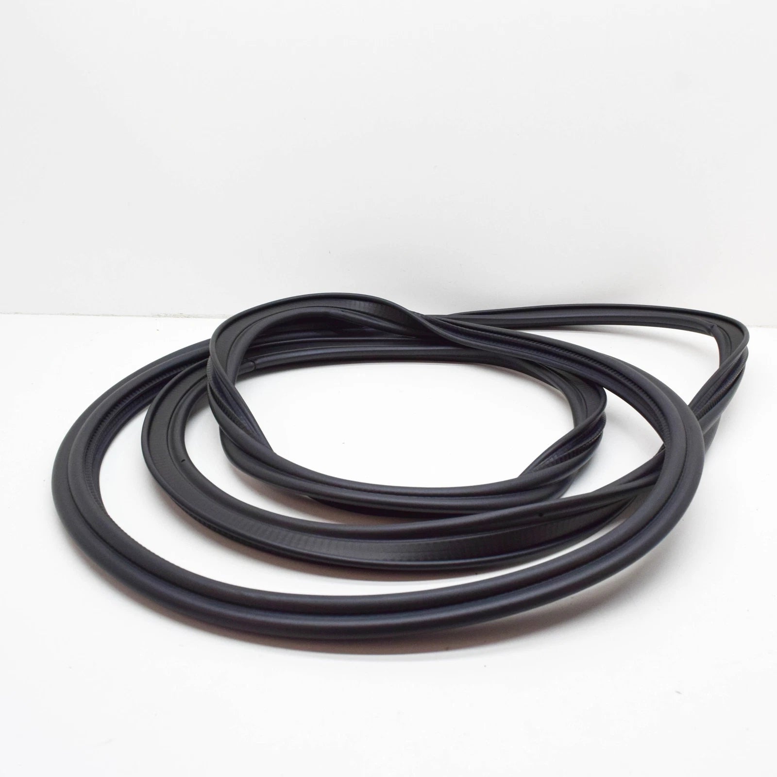 NEW AUDI Q5 8R REAR HATCH SEAL RUBBER 8R0827705E ORIGINAL