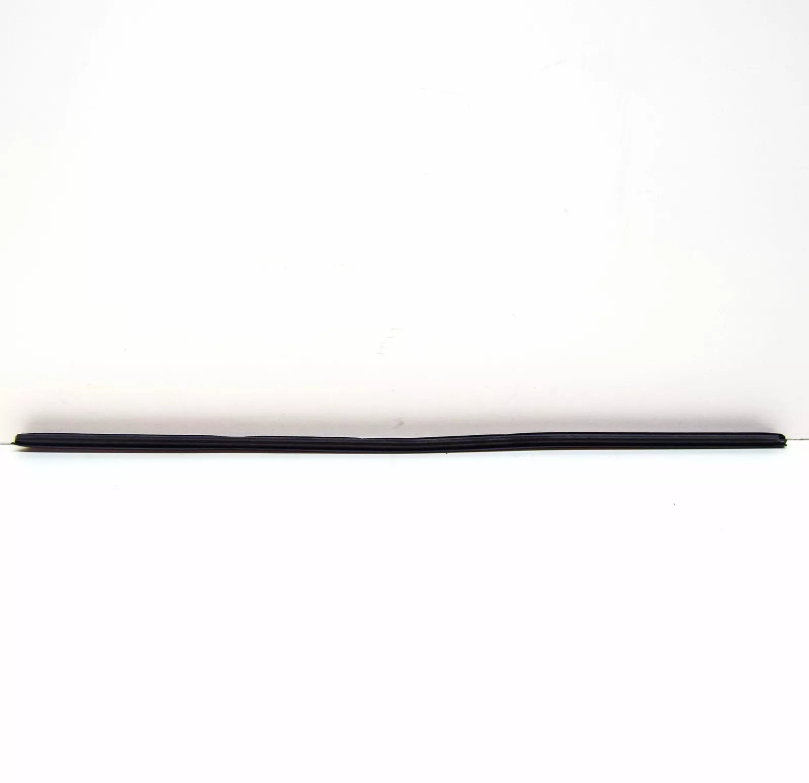 NEW BMW 3 CONVERTIBLE E30 FRONT RIGHT DOOR WEATHERSTRIP 51321924754 ORIGINAL