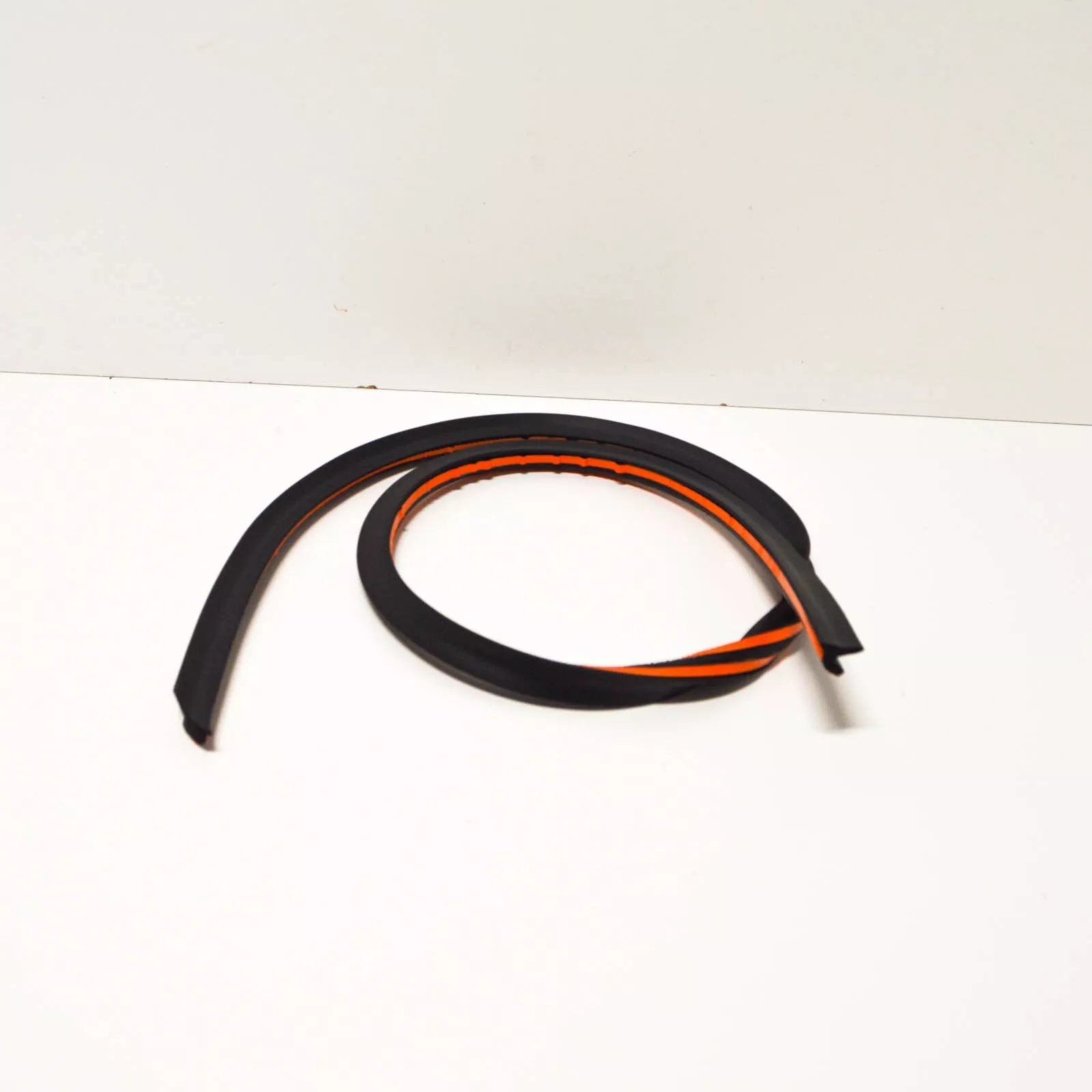 NEW BMW 3 E30 FENDER GASKET RIGHT SIDE M SPORT 51712233122 2233122 ORIGINAL