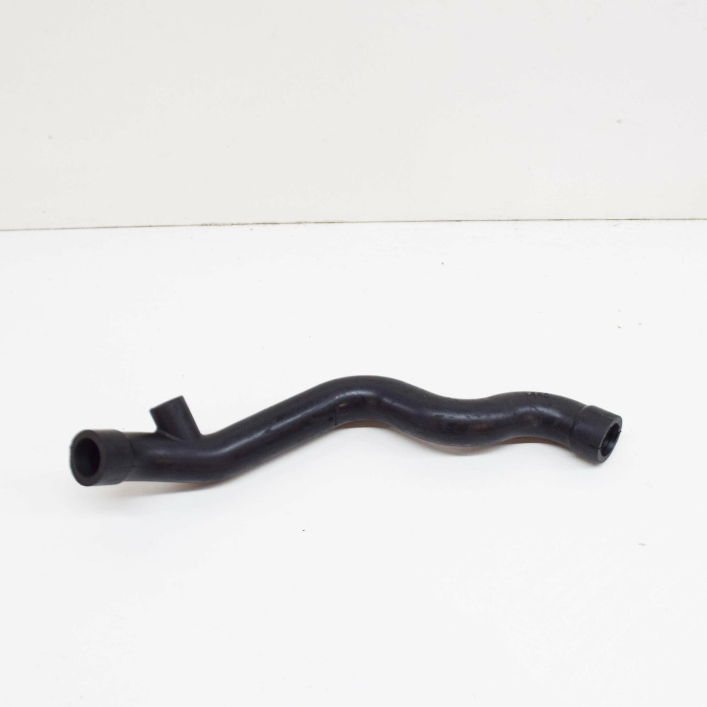 NEW MERCEDES-BENZ C W203 ENGINE CRANKCASE BREATHER HOSE A1120180682 ORIGINAL