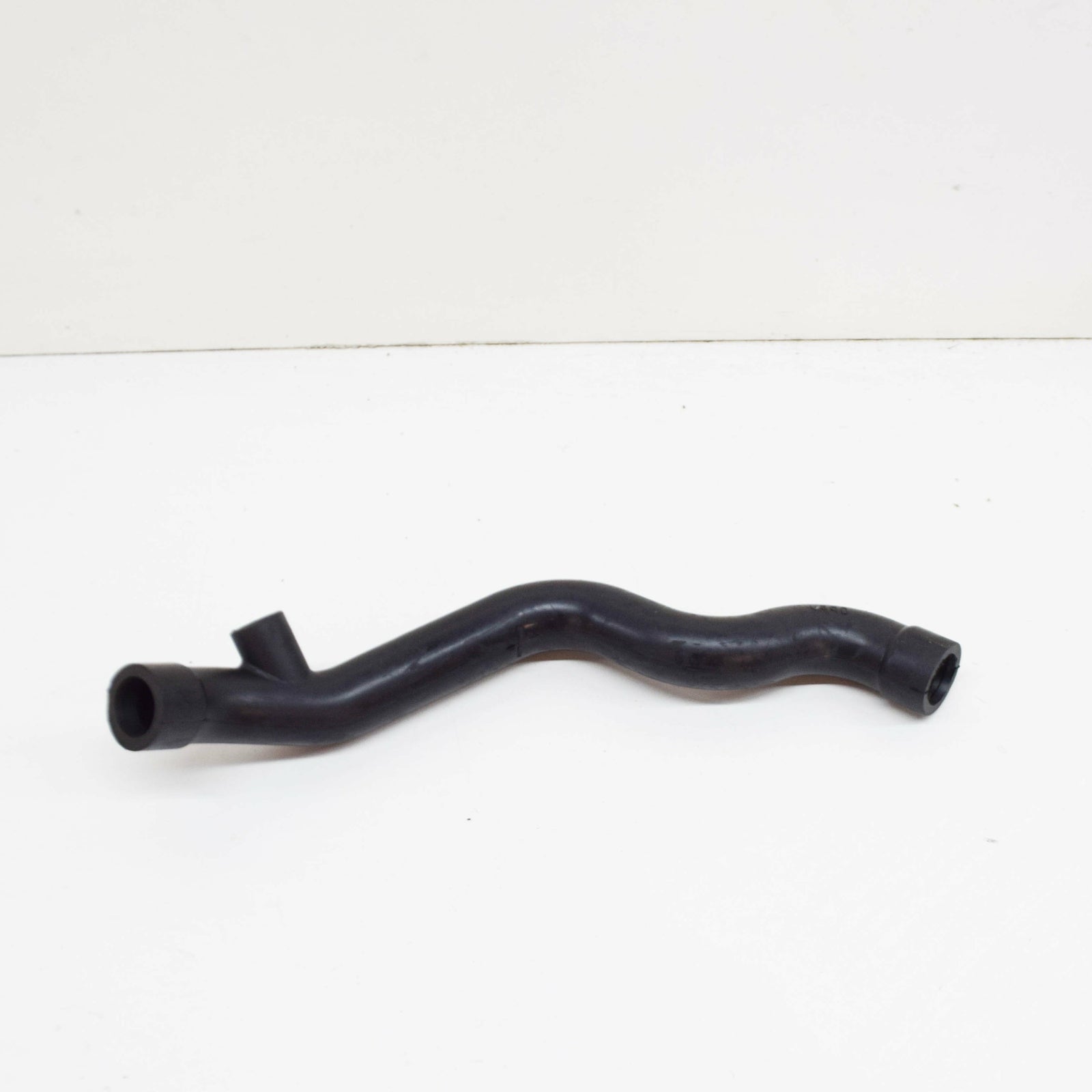 NEW MERCEDES-BENZ C W203 ENGINE CRANKCASE BREATHER HOSE A1120180682 ORIGINAL