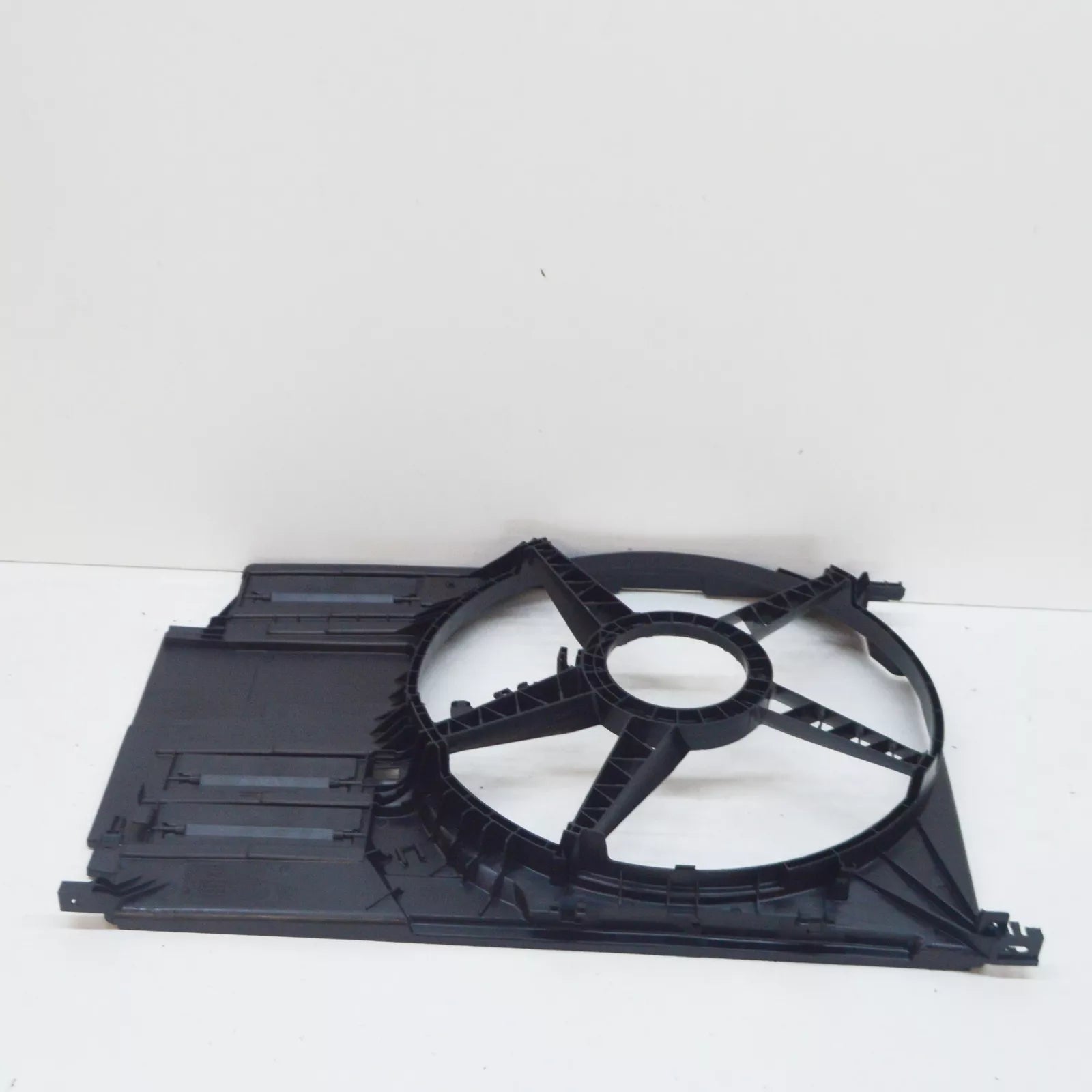 NEW BMW F45 F46 F55 F56 3 DOORS RADIATOR FAN SHROUD 7637188 17427637188 ORIGINAL