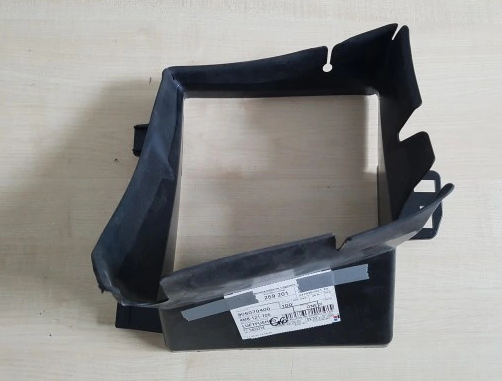 new audi rsq8 left engine air guide 4m8121705 original