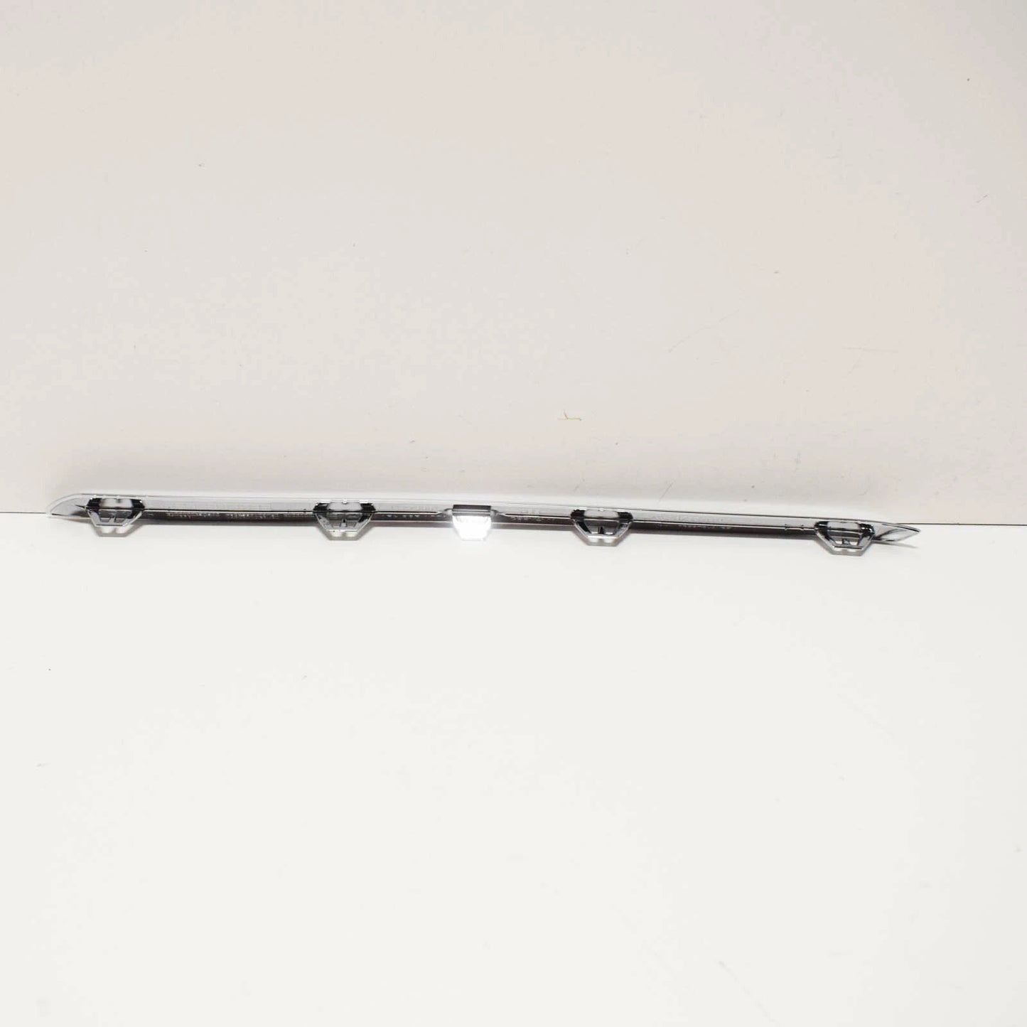 NEW MERCEDES-BENZ GLA X156 FRONT RIGHT BOTTOM ORNAMENTAL TRIM A1568851221