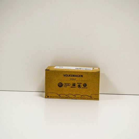 NEW AUDI A3 8V AUDIO AUXILIARY JACK INTERFACE USB PORT LHD 8V1035726