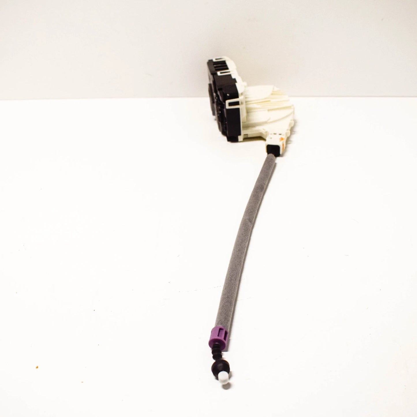 NEW MERCEDES-BENZ C-CLASS W204 FRONT RIGHT DOOR LOCK A2047203835 ORIGINAL