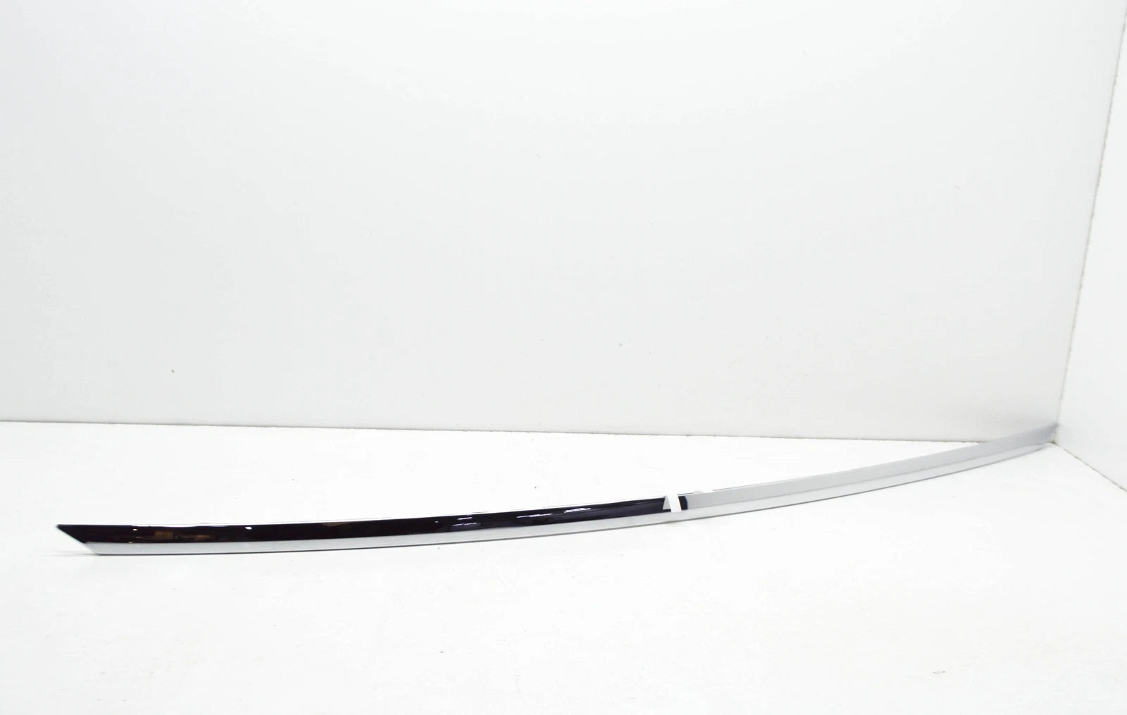 NEW BMW 7 F01, F02 REAR BUMPER CHROME STRIP MOULDING 51127301239 7301239