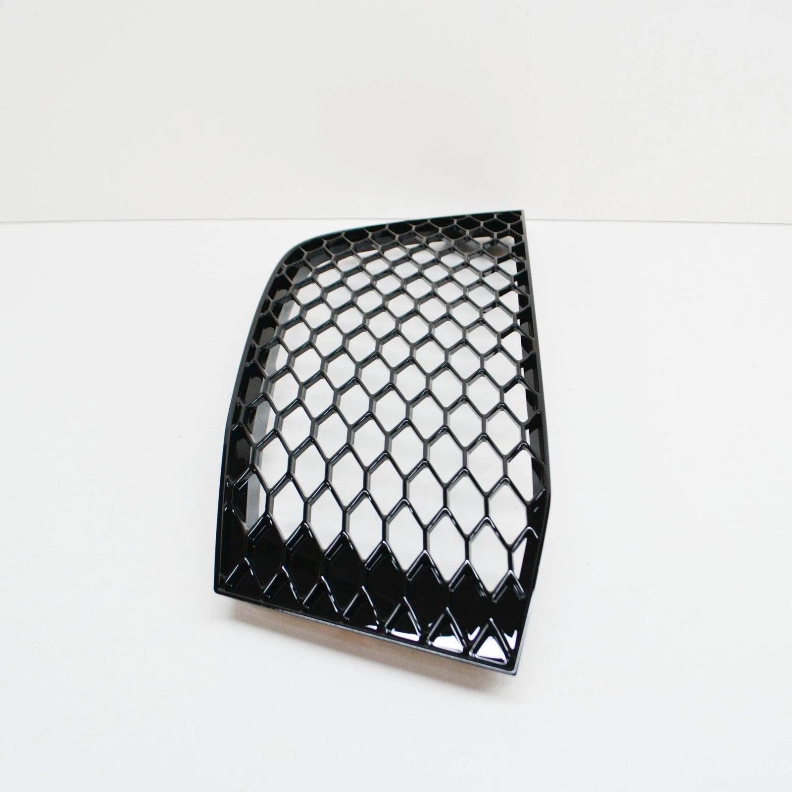 NEW AUDI RS3 8P FRONT BUMPER LEFT LOWER GRILLE 8P0807681AJT94 2011 ORIGINAL