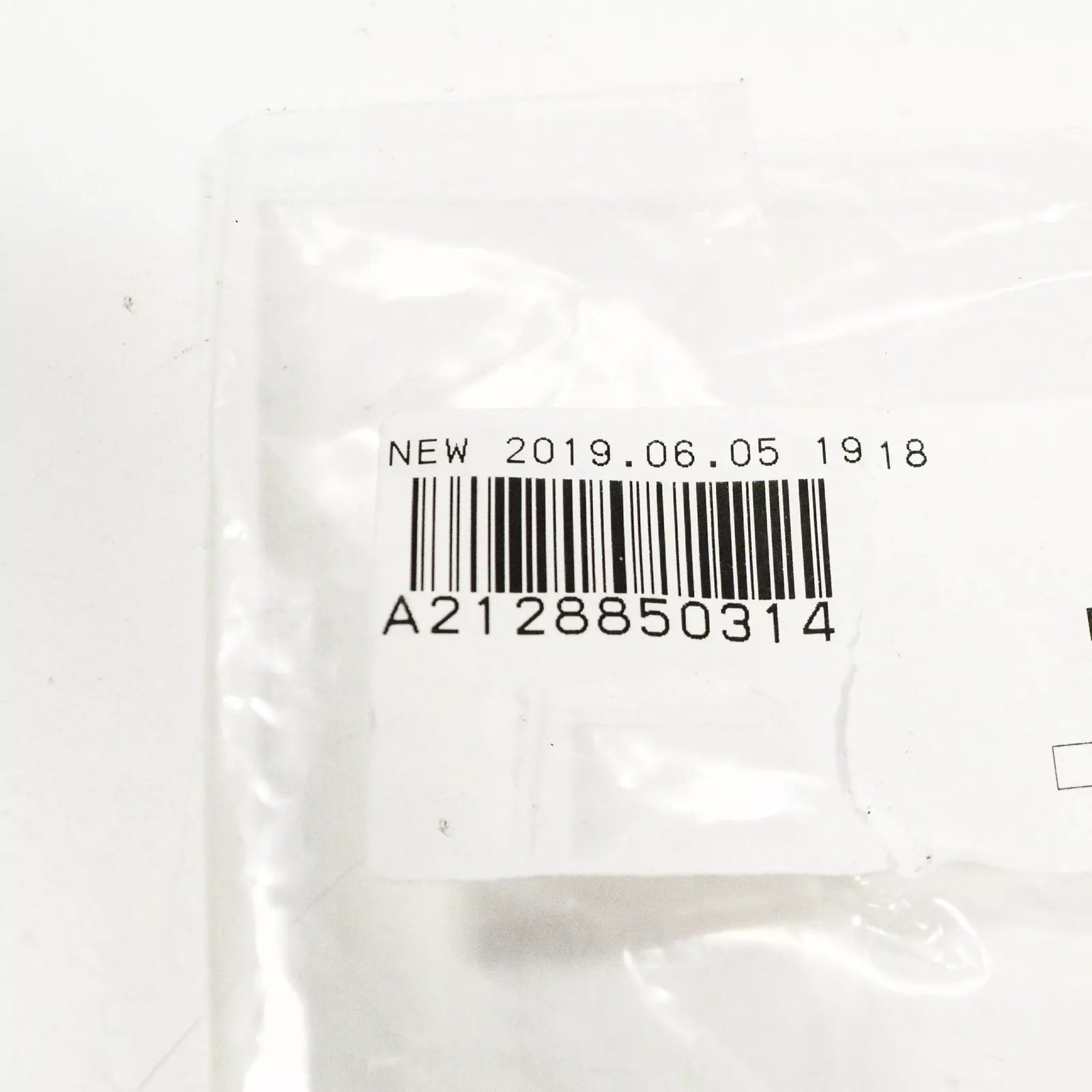 NEW MERCEDES-BENZ C W205 REAR BUMPER RADAR SENSOR BRACKET A2128850314