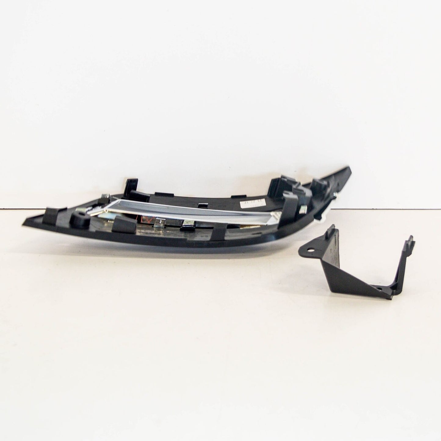 NEW MERCEDES BENZ ML W164 FRONT BUMPER RIGHT GRILLE COVER A1648802024 ORIGINAL