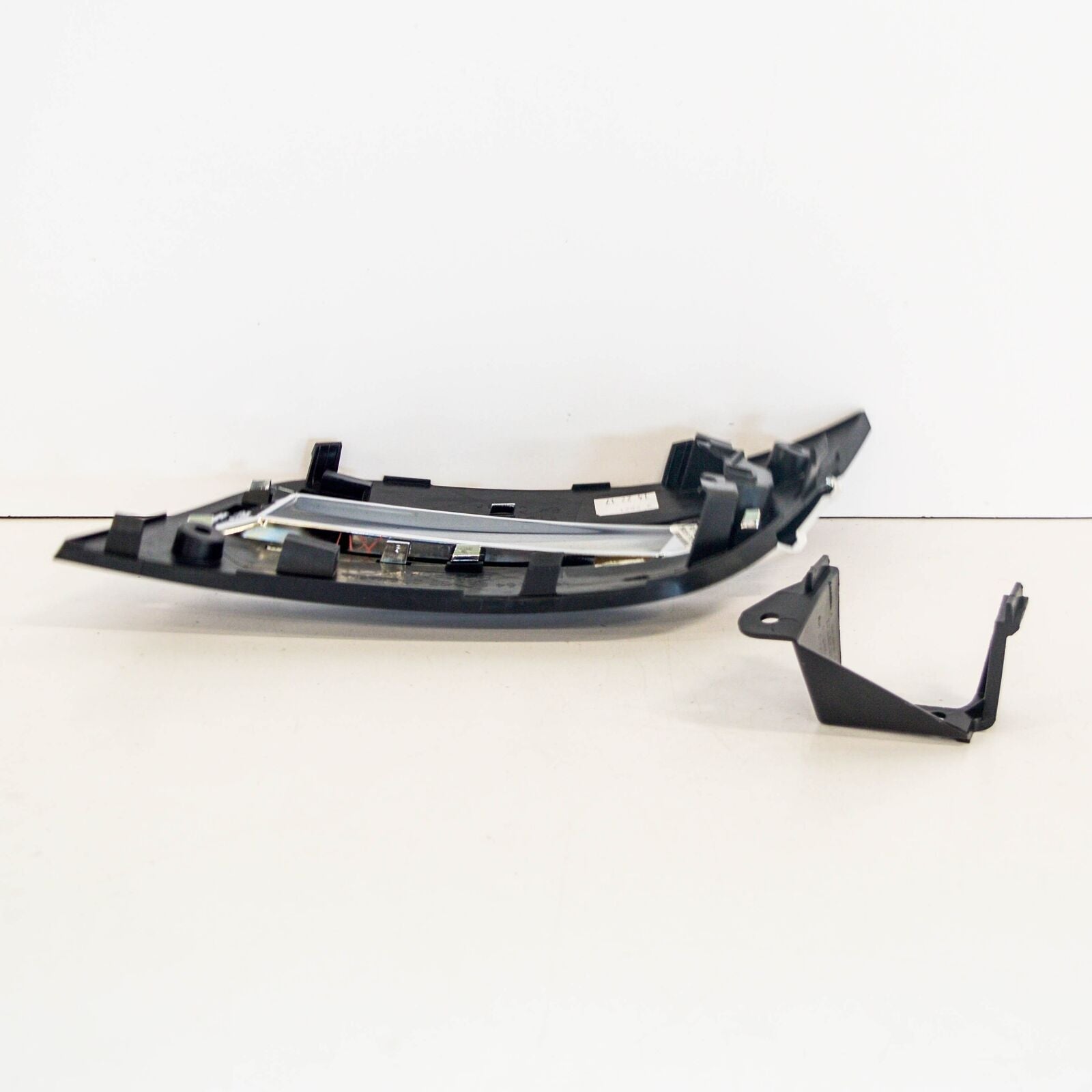 NEW MERCEDES BENZ ML W164 FRONT BUMPER RIGHT GRILLE COVER A1648802024 ORIGINAL