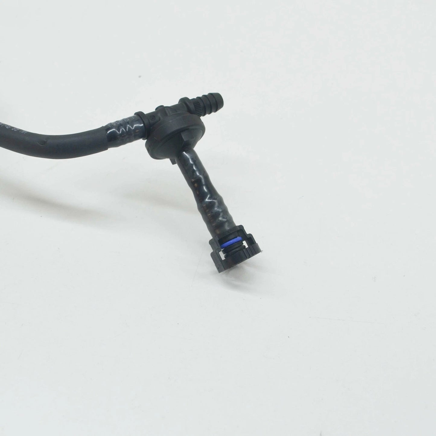 NEW AUDI A5 8W6 VACUUM SYSTEM CONNECTING TUBE WITH AKF VALVE 06M133240CG