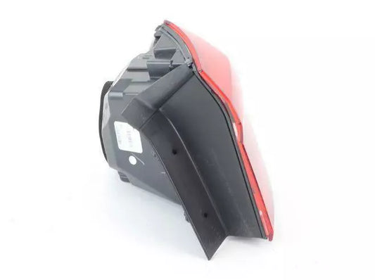 NEW VOLKSWAGEN PASSAT B8 REAR RIGHT TAILLIGHT 561945096P ORIGINAL