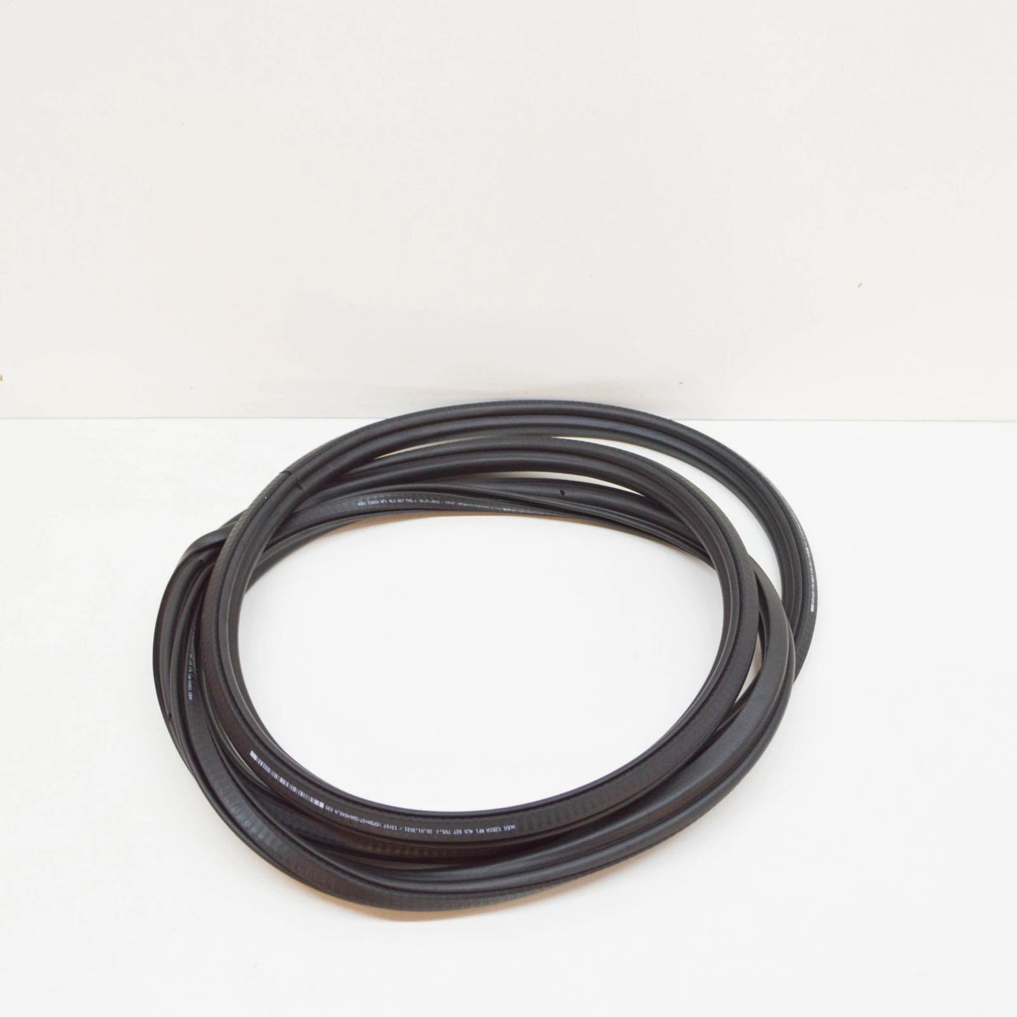 NEW AUDI Q7 4L REAR HATCH LID GASKET 4L0827705J