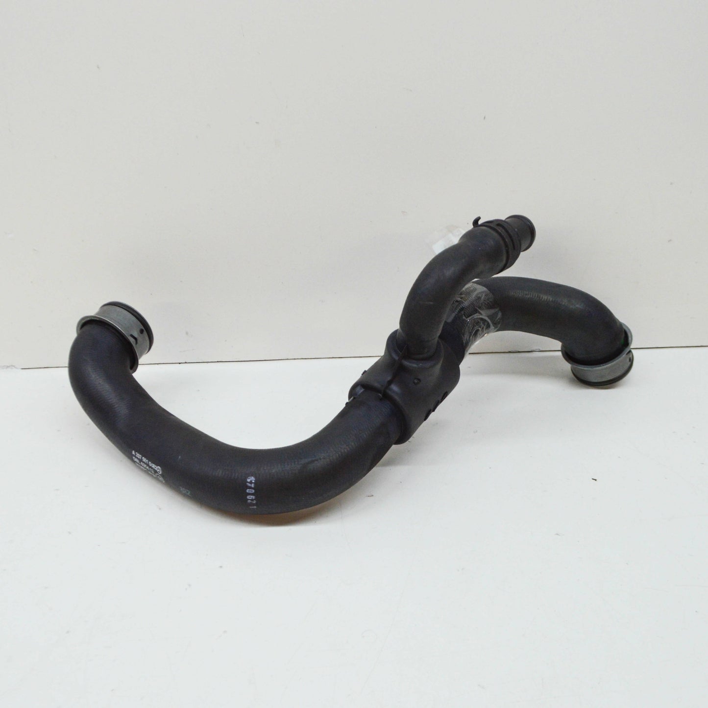 new mercedes-benz e w212 right side water radiator hose a2075010482 original