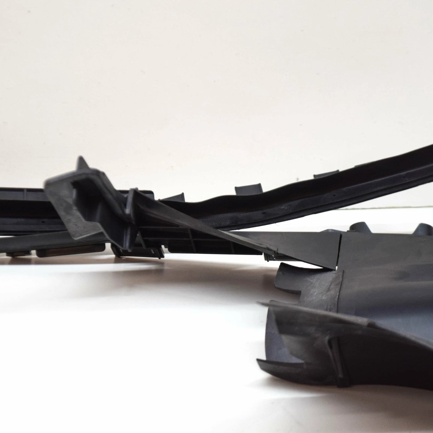 NEW MERCEDES-BENZ SL R231 AMG RADIATOR AIR DEFLECTOR A2315000016 ORIGINAL