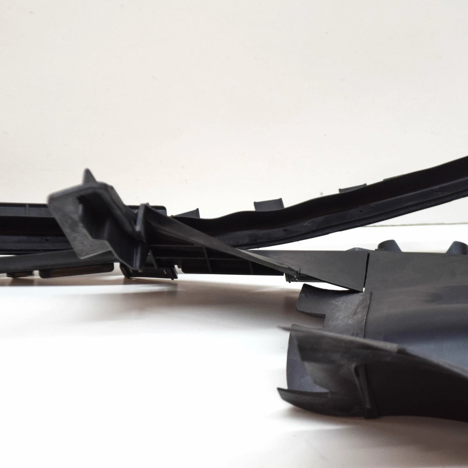 NEW MERCEDES-BENZ SL R231 AMG RADIATOR AIR DEFLECTOR A2315000016 ORIGINAL