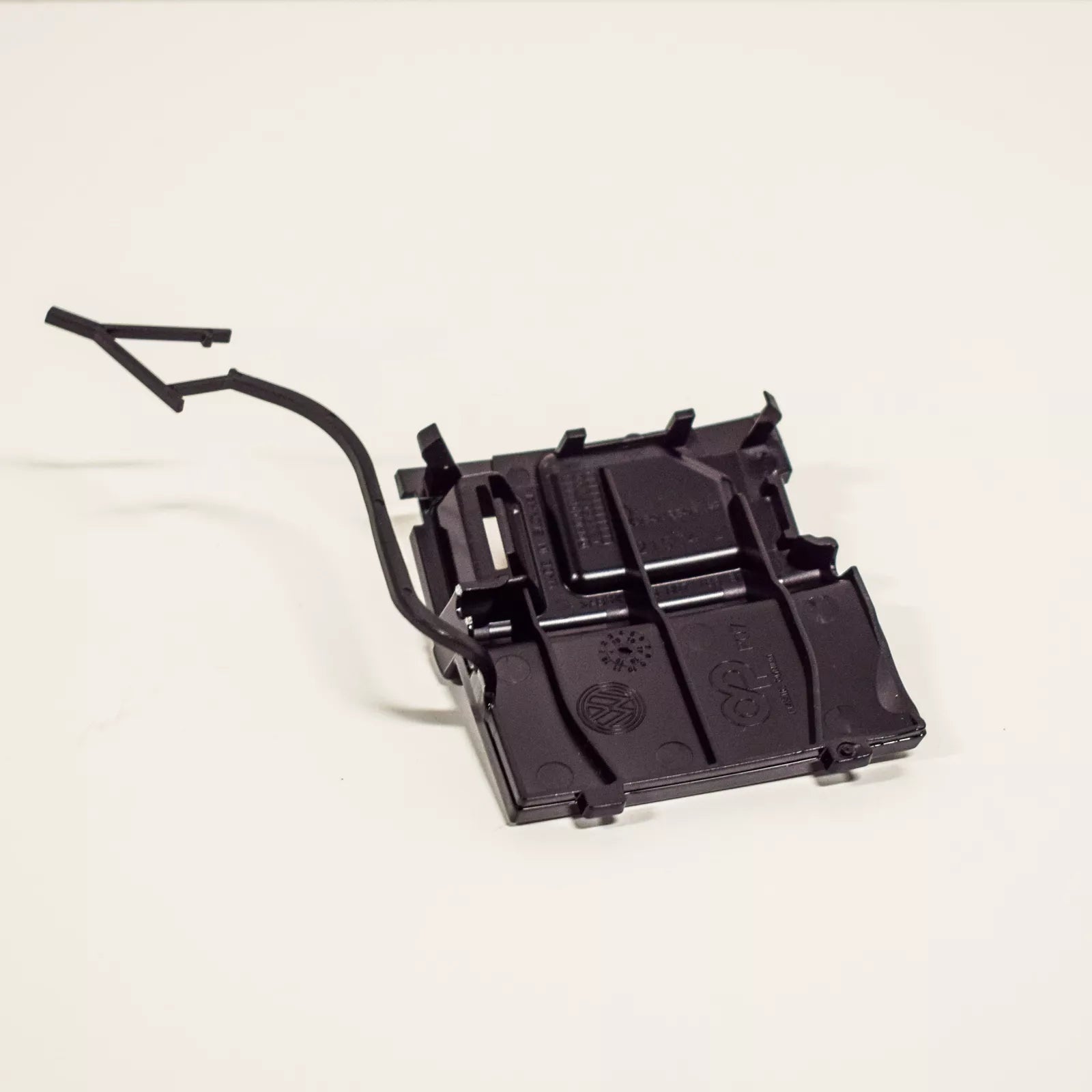 NEW VW TOUAREG 7P FRONT LEFT TOW HOOK EYE CAP COVER 7P6807185B041 ORIGINAL