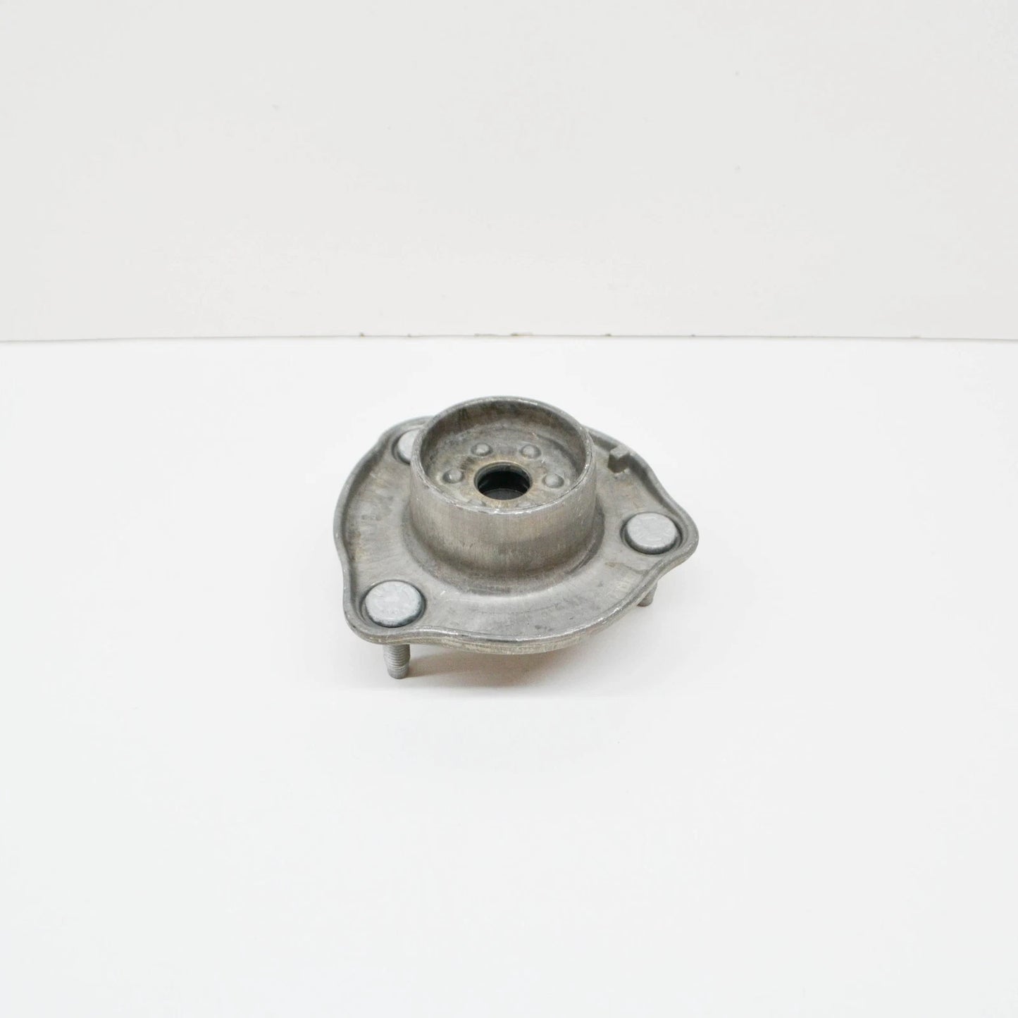 NEW MERCEDES-BENZ C W205 FRONT COIL SPRING SUPPORT BUSHING A2053230220 ORIGINAL