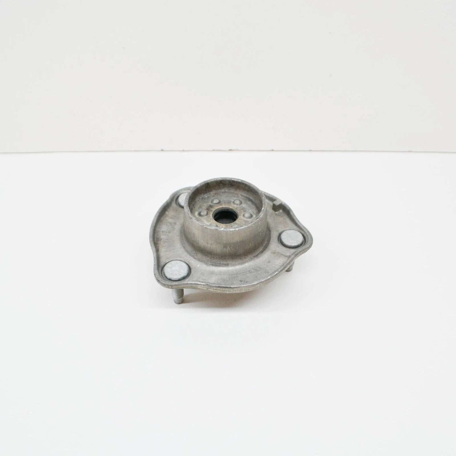 NEW MERCEDES-BENZ C W205 FRONT COIL SPRING SUPPORT BUSHING A2053230220 ORIGINAL